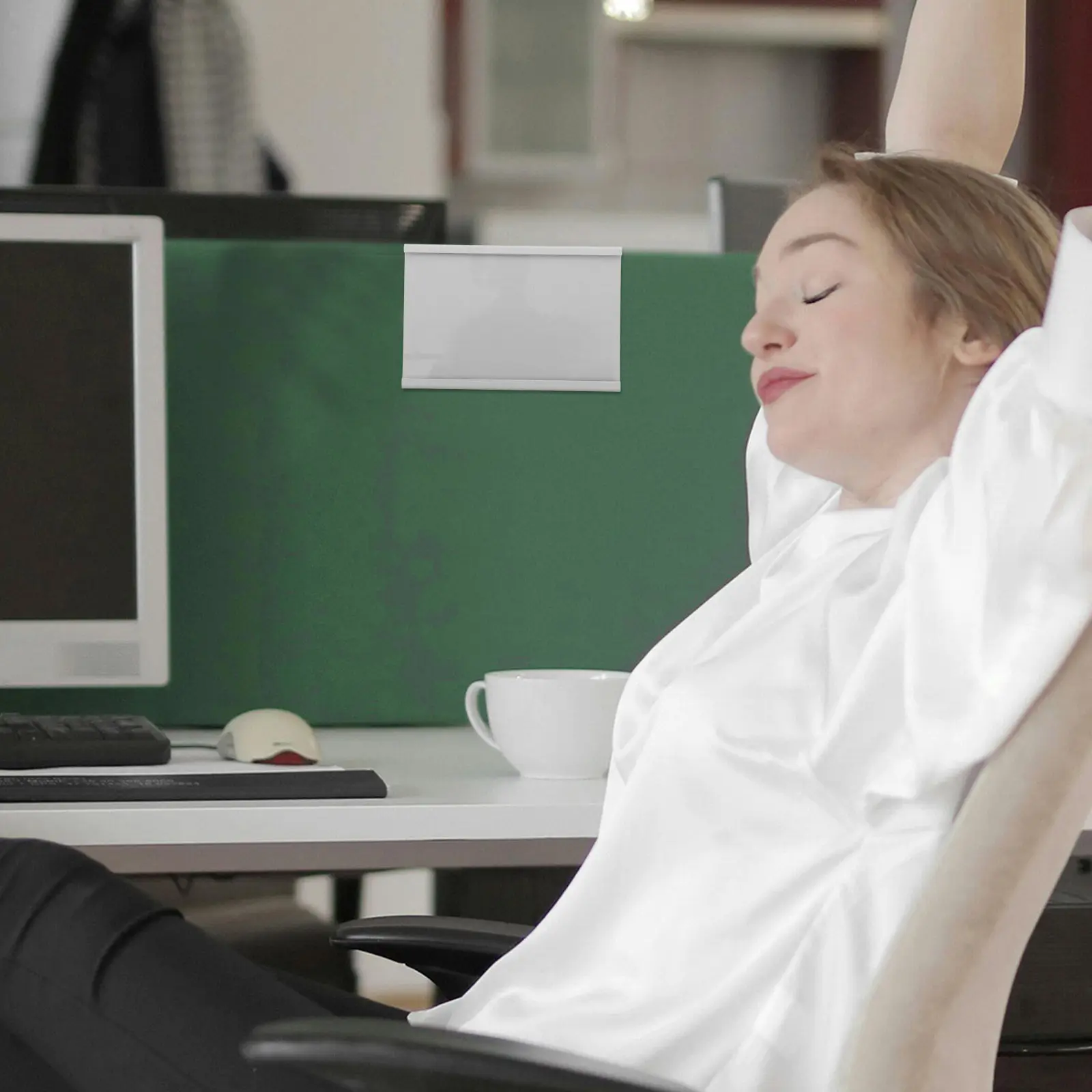 Держатель для именной таблички из алюминиевого сплава для офисного стола, самоклеящийся, подвесной, для демонстрации должностей сотрудников, 7,5x12 см (внутренний размер)
Держатель для именной таблички из алюминиевого сплава для офисного стола, самоклеящийся, подвесной, для демонстрации должностей сотрудников, 7,5x12 см (внутренний размер)