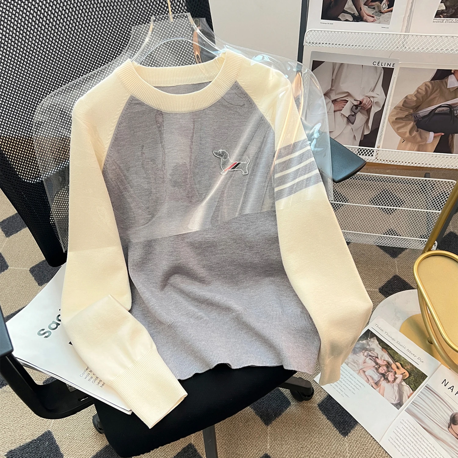 Autumn Winter New Style Women's Knitted Long Sleeve round Neck Pullover Embroidered Dog Pattern Color Block Versatile Top
Autumn Winter New Style Women's Knitted Long Sleeve round Neck Pullover Embroidered Dog Pattern Color Block Versatile Top
