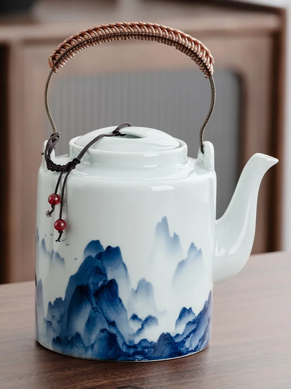 Large Capacity White Porcelain Tea Pot with Filter Inner Vessel Cold Hot Blue And White Floral Design Handle Pot for Tea Brewing
Large Capacity White Porcelain Tea Pot with Filter Inner Vessel Cold Hot Blue And White Floral Design Handle Pot for Tea Brewing