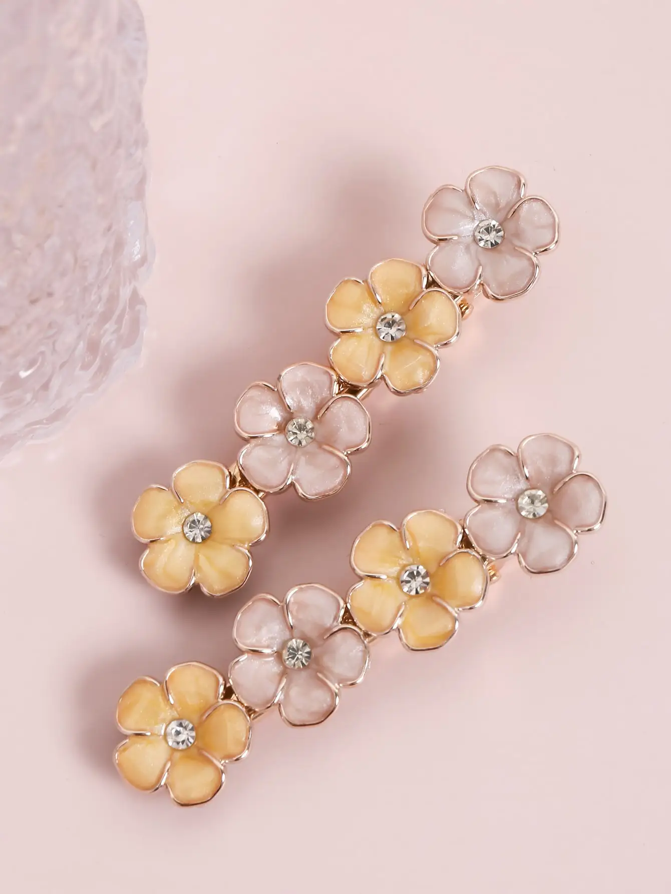 2pcs Minimalist Versatile Small Flower Rhinestone Hair Clips, Suitable For Daily Use, Claw Clips
2pcs Minimalist Versatile Small Flower Rhinestone Hair Clips, Suitable For Daily Use, Claw Clips
