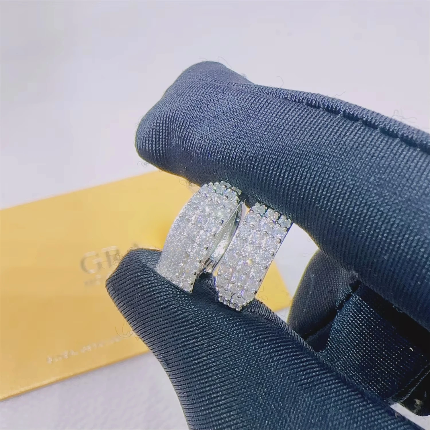 Pass Diamond Tester 3 Rows Hip Hop Chilled Style Jewelry 925 Silver VVS1 Silica Diamond Ring Earrings Men
Pass Diamond Tester 3 Rows Hip Hop Chilled Style Jewelry 925 Silver VVS1 Silica Diamond Ring Earrings Men