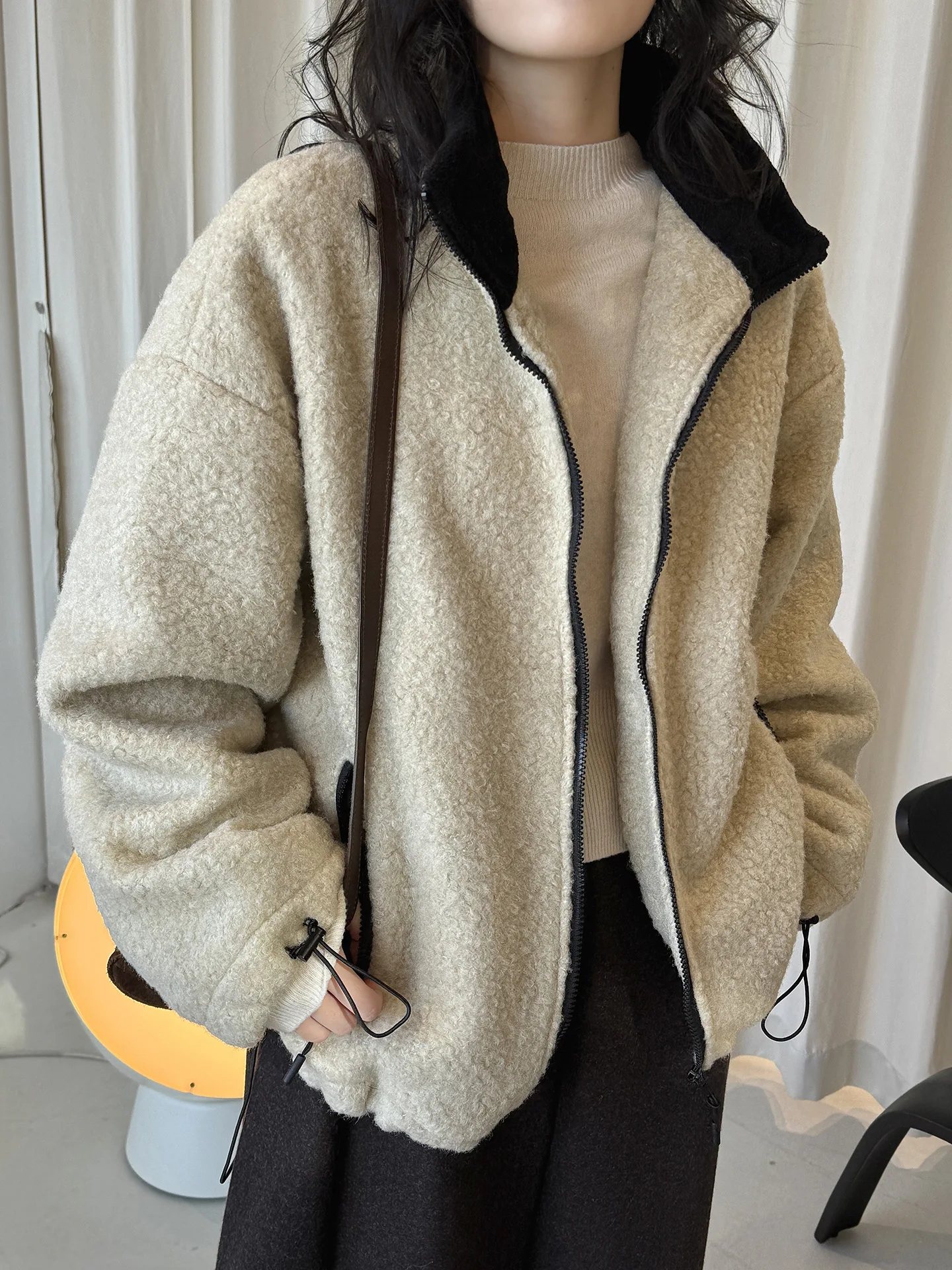 Winter new Korean retro fashionable lapel zipper fleece lambhair warm and comfortable jacket for women
Winter new Korean retro fashionable lapel zipper fleece lambhair warm and comfortable jacket for women