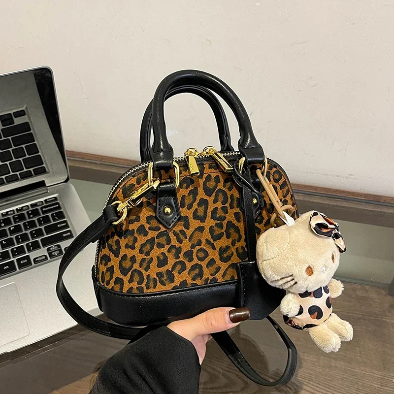Top Brand Shoulder Bag Women Shell Clip Clutch Purse 2024 Winter Black Coffee Handbag Designer Leopard Print Crossbody Bag Small
Top Brand Shoulder Bag Women Shell Clip Clutch Purse 2024 Winter Black Coffee Handbag Designer Leopard Print Crossbody Bag Small