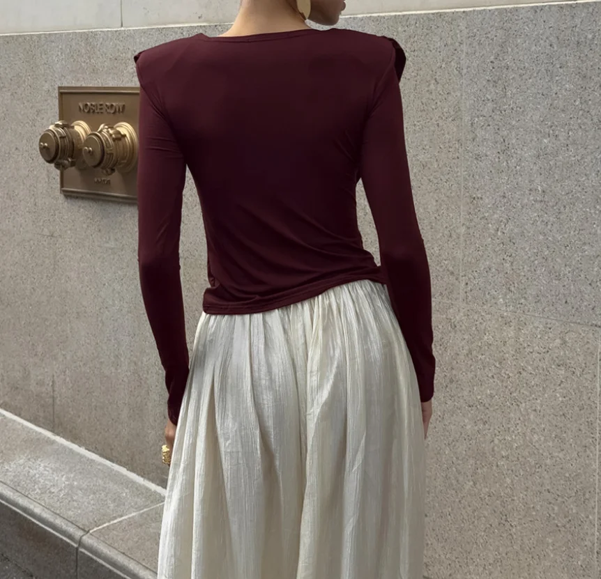 Wrinkled Waistband Swing Collar Long Sleeved T-Shirt Designed Specifically for Women, New Slim Fit Base Top for Summer 2026
Wrinkled Waistband Swing Collar Long Sleeved T-Shirt Designed Specifically for Women, New Slim Fit Base Top for Summer 2026