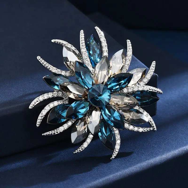 New Luxury Cubic Zirconia Elegant Classic Bauhinia Flower Brooch High-end Retro Blue Crystal Corsage Coat Dress Accessories Pin
New Luxury Cubic Zirconia Elegant Classic Bauhinia Flower Brooch High-end Retro Blue Crystal Corsage Coat Dress Accessories Pin