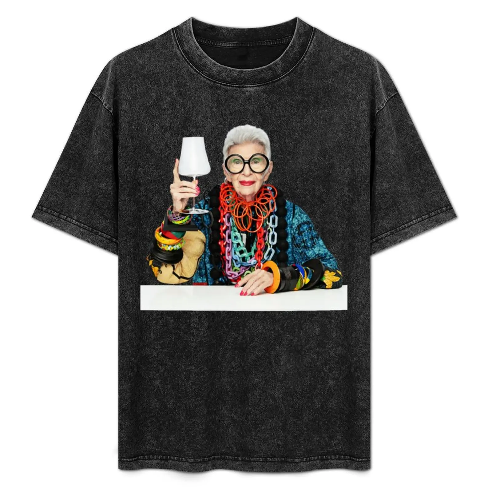 Iris Apfel Fotomodell T-Shirt
Iris Apfel Fotomodell T-Shirt