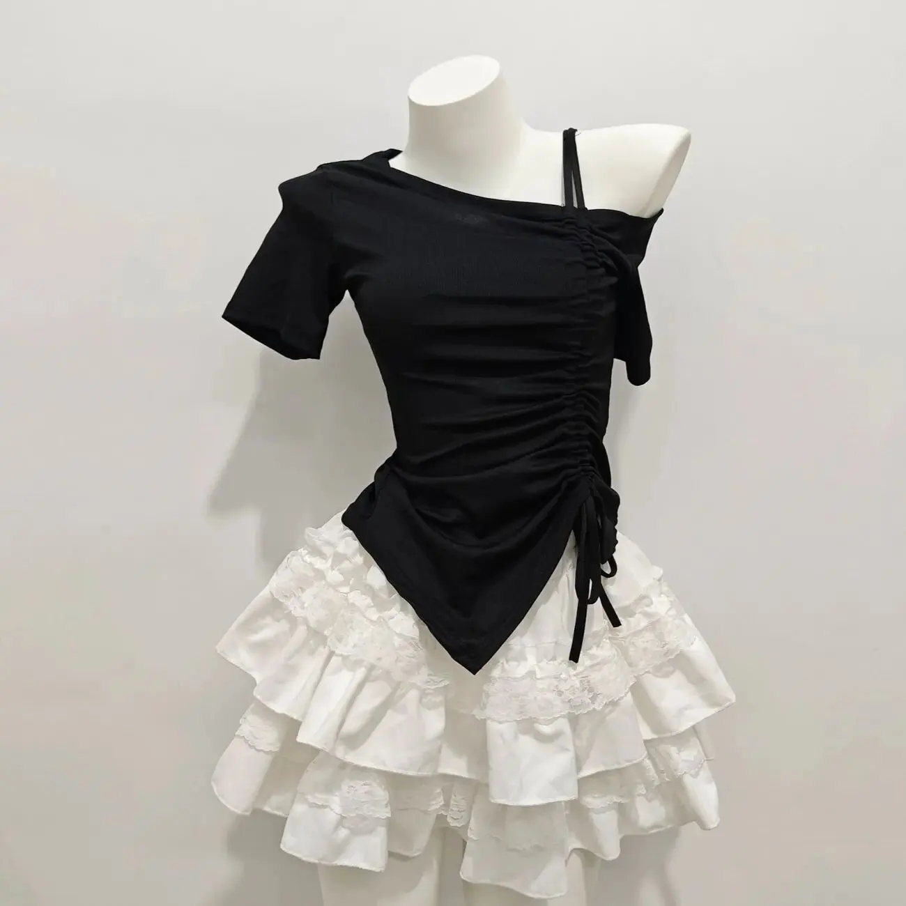 Sweet Lace Bridesmaid Dress White Puffy Skirt with Drawstring Short Sleeve Top Set Women High Waist Cake Skirt Polyester Fiber
Sweet Lace Bridesmaid Dress White Puffy Skirt with Drawstring Short Sleeve Top Set Women High Waist Cake Skirt Polyester Fiber