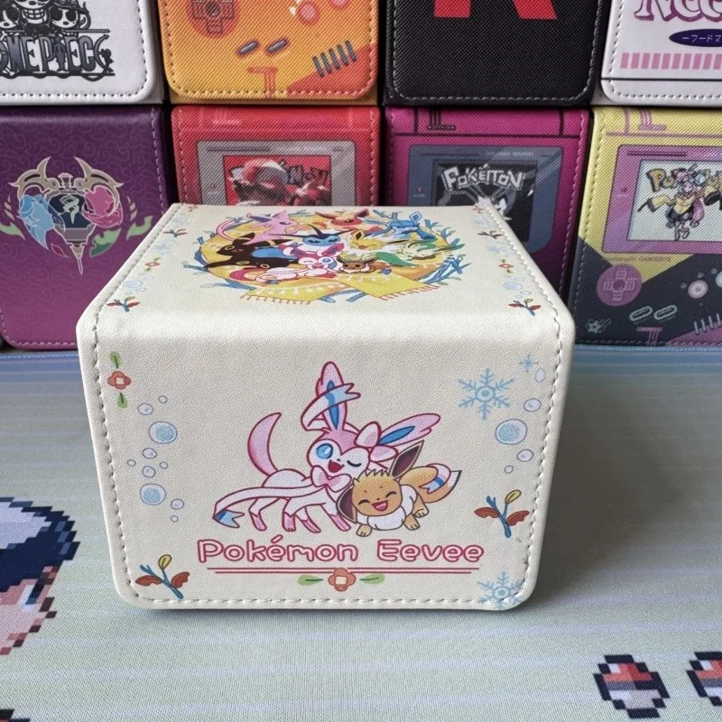PTCG Eevee Vaporeon Jolteon Magnetic Leather Board Game Card Box Flareon Umbreon Glaceon OPCG DTCG WS UA Game Card Storage Box
PTCG Eevee Vaporeon Jolteon Magnetic Leather Board Game Card Box Flareon Umbreon Glaceon OPCG DTCG WS UA Game Card Storage Box