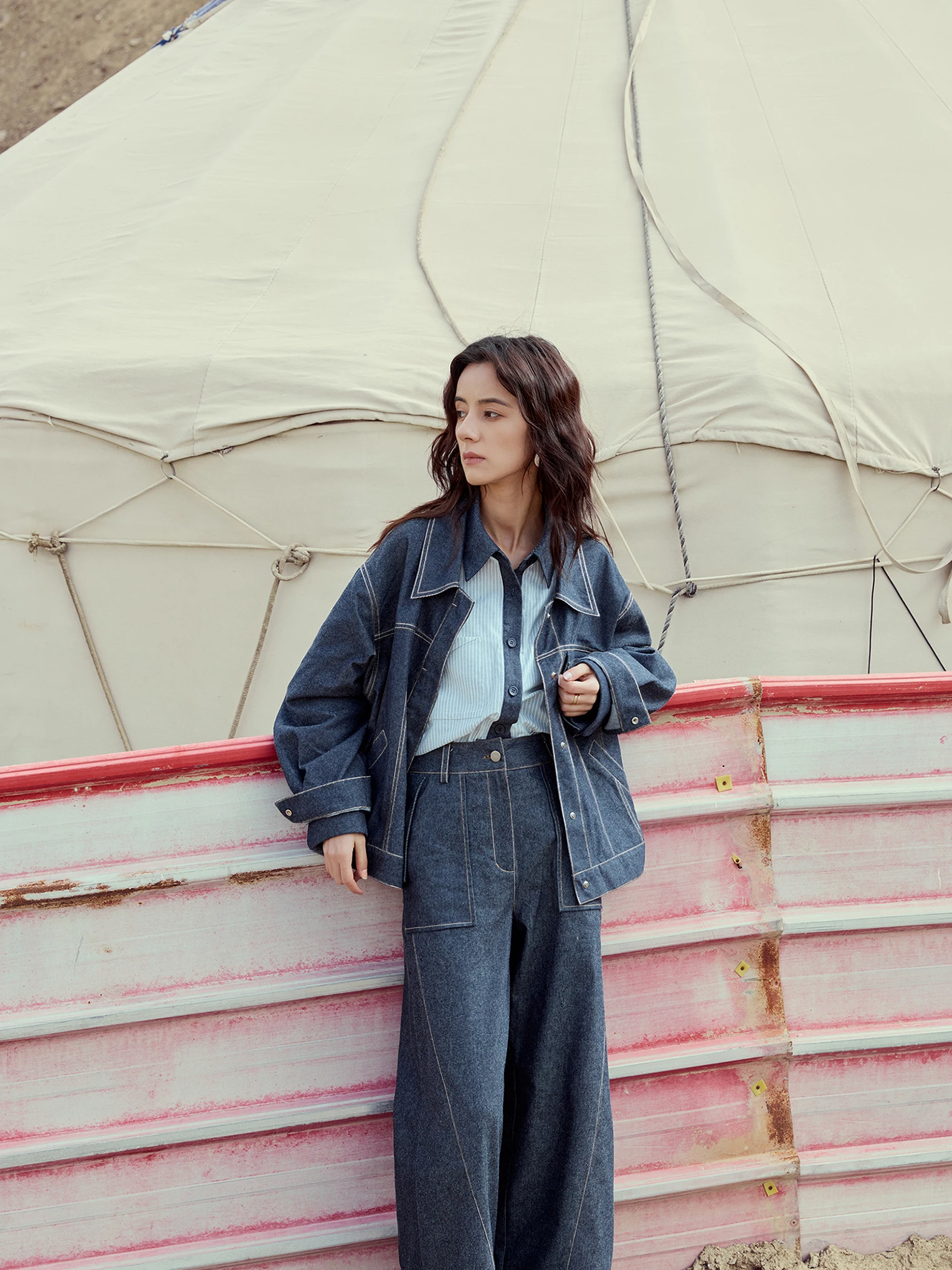 Retro Blue Cotton Bone Sense Color Block Design Back Adjustable Buttoning Denim Jacket Loose Fit Long Sleeve Collar
Retro Blue Cotton Bone Sense Color Block Design Back Adjustable Buttoning Denim Jacket Loose Fit Long Sleeve Collar