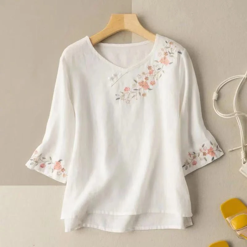 Retro Folk 2024 Spring Summer Loose Round Neck Cotton Linen Shirt Solid Color T-shirt 3/4 Sleeve Button Embroidered Women's Tops
Retro Folk 2024 Spring Summer Loose Round Neck Cotton Linen Shirt Solid Color T-shirt 3/4 Sleeve Button Embroidered Women's Tops