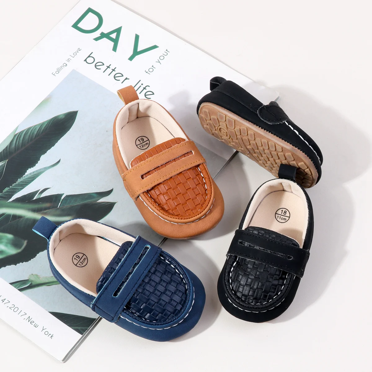 Baby boys And Girls First Walking Toddler Shoes For 0-18 Months High Quality Slip-on Baby Unisex PU Leather And TPR Sole
Baby boys And Girls First Walking Toddler Shoes For 0-18 Months High Quality Slip-on Baby Unisex PU Leather And TPR Sole