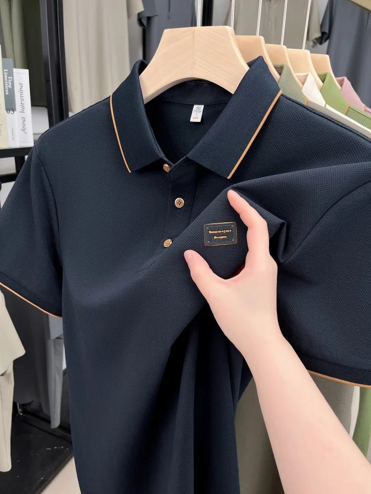 Высококлассные модные бренды вышивки этикетки с короткими рукавами POLO рубашки мужские летние тренды новые воздухопроницаемые шелковые хлопчатобумажные футболки для гольфа
Высококлассные модные бренды вышивки этикетки с короткими рукавами POLO рубашки мужские летние тренды новые воздухопроницаемые шелковые хлопчатобумажные футболки для гольфа