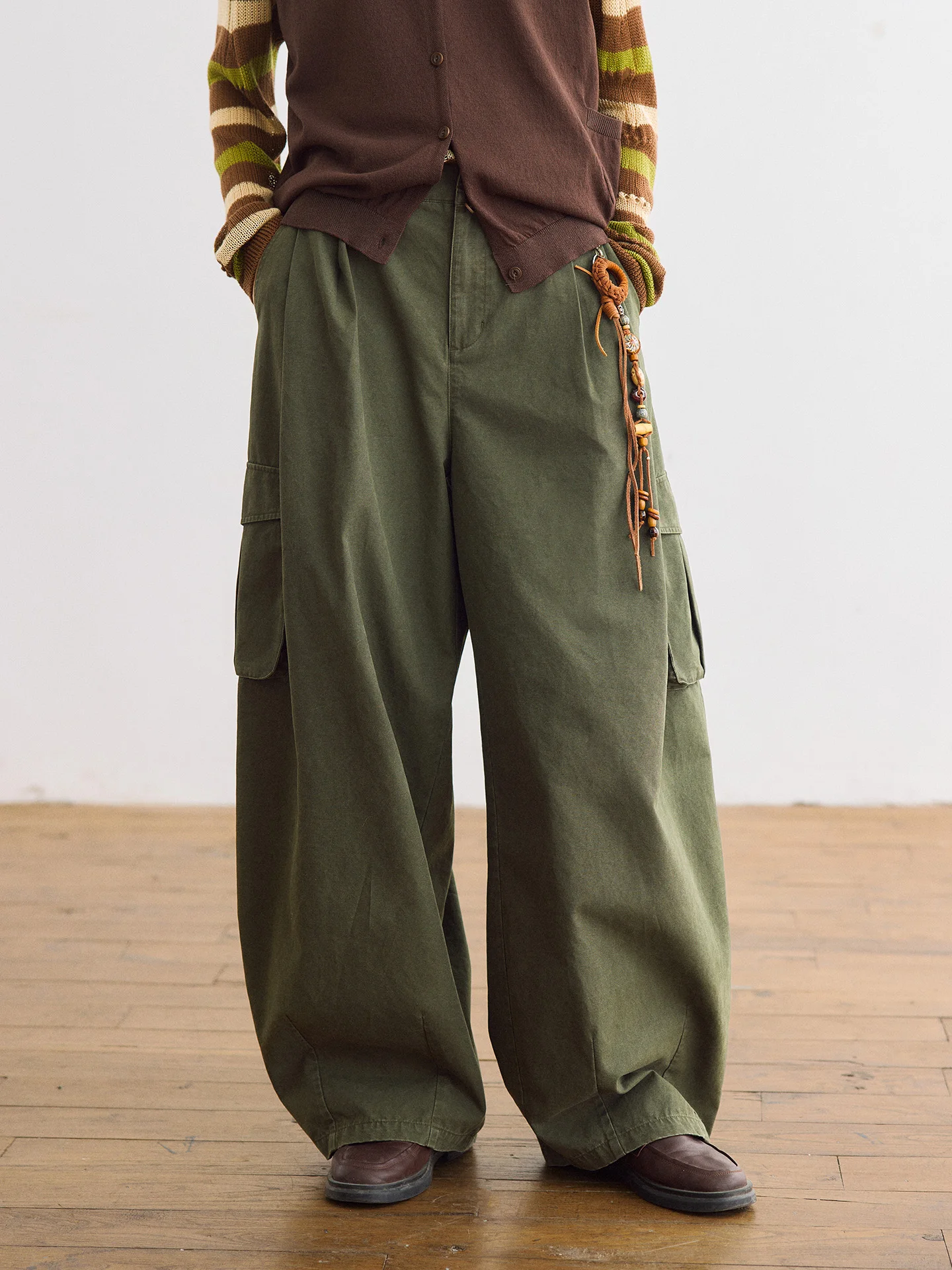 Octopusme Women's Utility Wide Leg Pants Spring New Style Military Green Balloon Pants 3D Pocket Casual Cotton Pants
Octopusme Women's Utility Wide Leg Pants Spring New Style Military Green Balloon Pants 3D Pocket Casual Cotton Pants