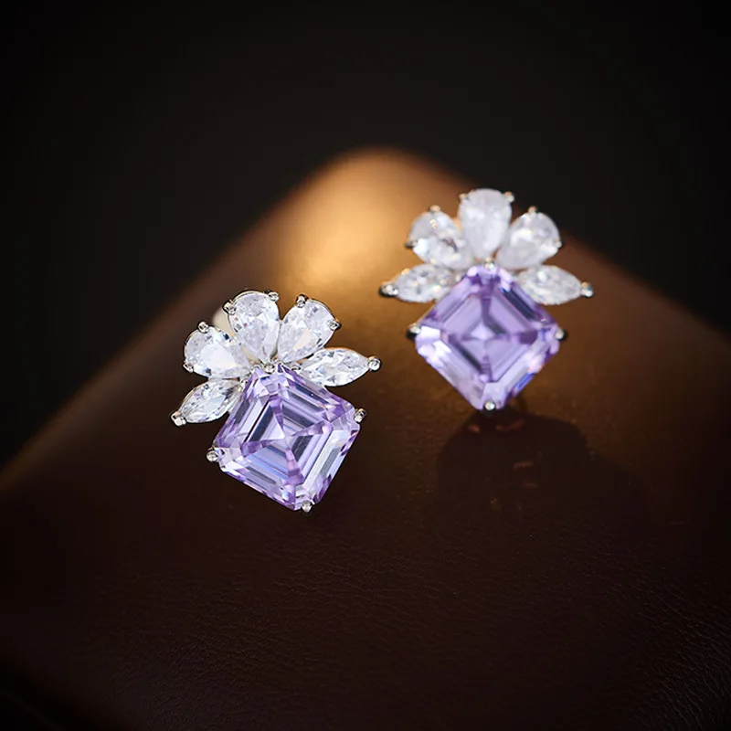 Elegant Light Luxury High-End Ultra Shiny Sugar Cube Simple Earrings S925 Silver Needle Niche Design Fashion Sweet Ear Jewelry
Elegant Light Luxury High-End Ultra Shiny Sugar Cube Simple Earrings S925 Silver Needle Niche Design Fashion Sweet Ear Jewelry