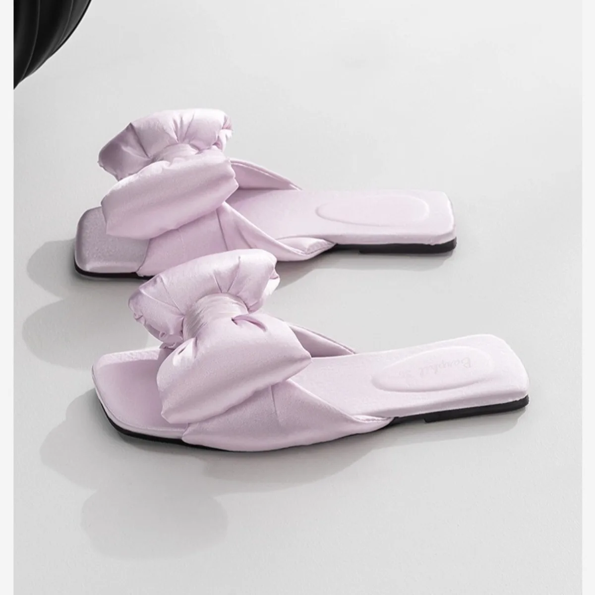 Slippers Women's Summer Outer Wear New Ins Style Bow Sandals Flat Women's Shoes High Sense
Slippers Women's Summer Outer Wear New Ins Style Bow Sandals Flat Women's Shoes High Sense