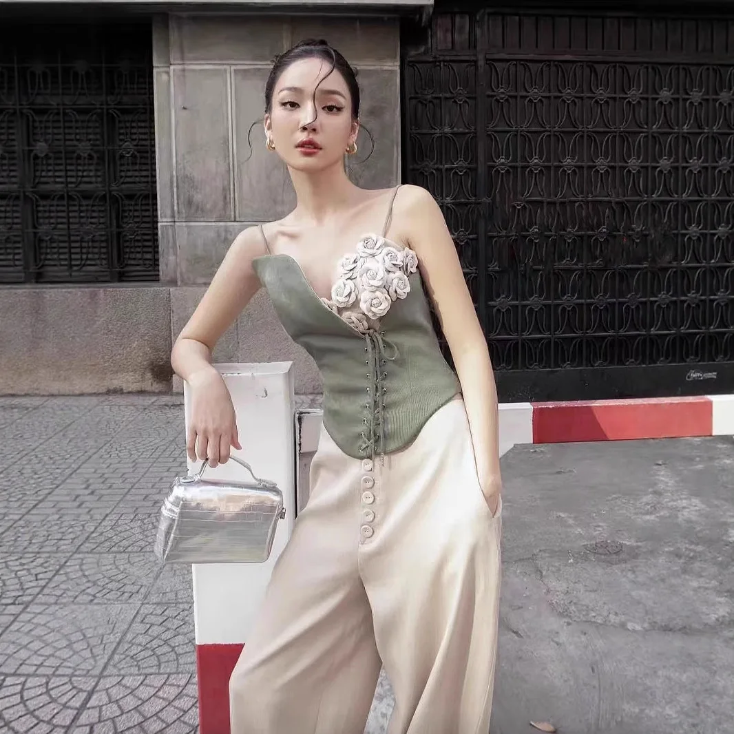 Vietnamese Niche Design Summer Workwear Post-apocalyptic Style Three-dimensional Floral Fishbone Strappy Bustier Halter Top Girl
Vietnamese Niche Design Summer Workwear Post-apocalyptic Style Three-dimensional Floral Fishbone Strappy Bustier Halter Top Girl