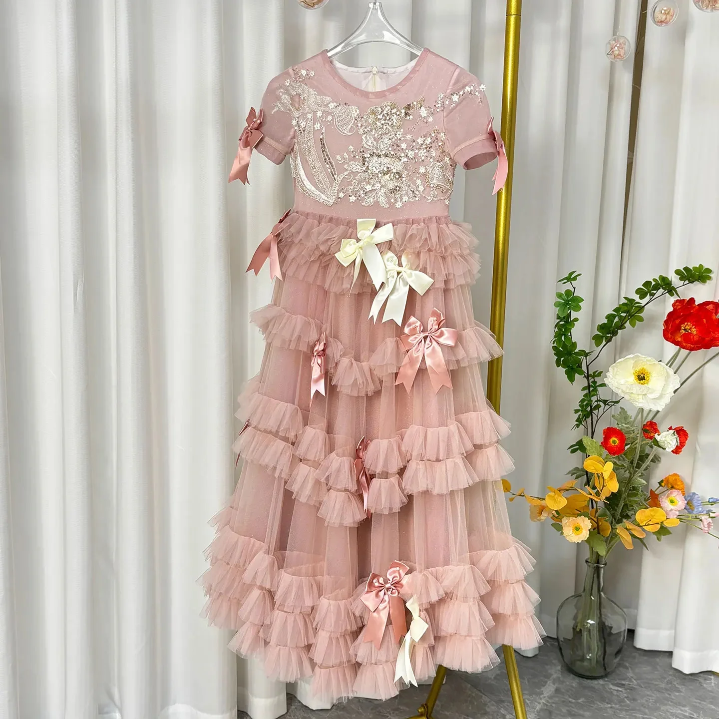 Luxury Pink A-Line Beading Flower Girl Dress for Wedding with Bow Floor Lenght Kids Birthday Pageant Party Evening Gown Custom
Luxury Pink A-Line Beading Flower Girl Dress for Wedding with Bow Floor Lenght Kids Birthday Pageant Party Evening Gown Custom