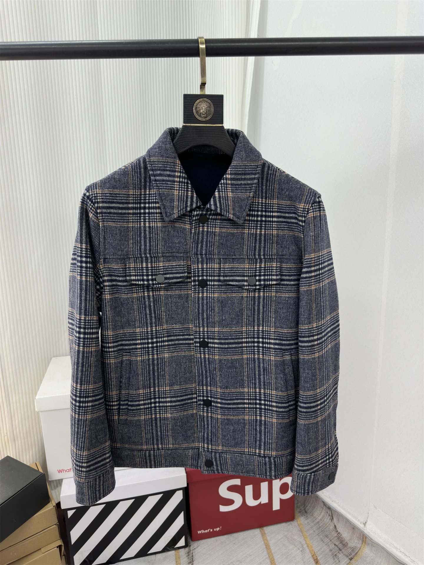 Утепленная шерстяная фланелевая мужская куртка в клетку, модная, для повседневной носки, всесезонная, с длинным рукавом, приталенного кроя
Утепленная шерстяная фланелевая мужская куртка в клетку, модная, для повседневной носки, всесезонная, с длинным рукавом, приталенного кроя