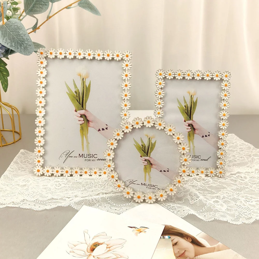 High-end enamel colored photo frames for home interiors, desktop display, metal photo frame decoration, luxury gift.
High-end enamel colored photo frames for home interiors, desktop display, metal photo frame decoration, luxury gift.