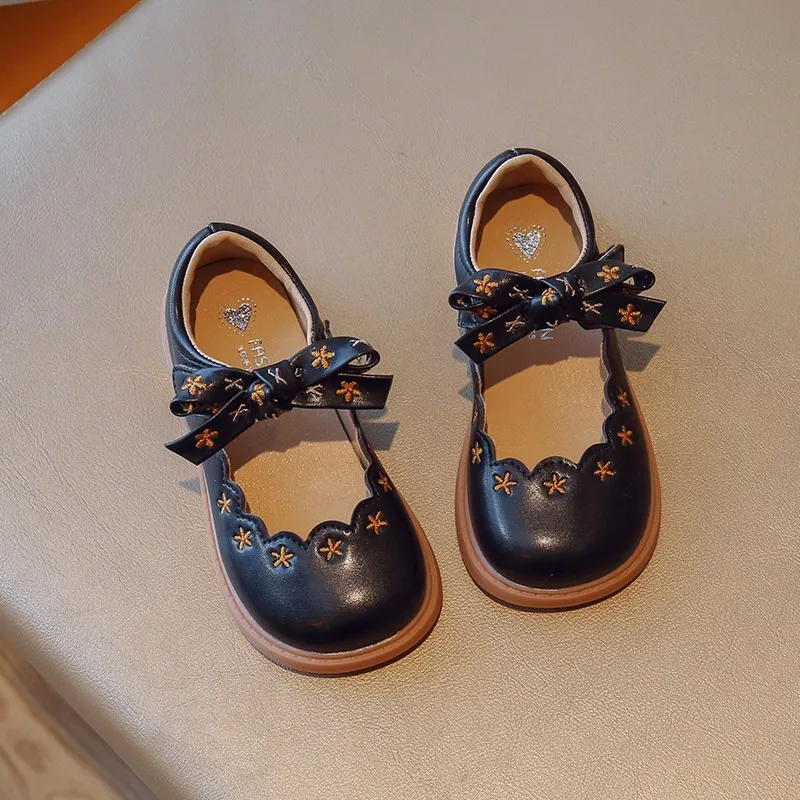 Trendy Spring/Autumn Princess Leather Shoes for Girls: Korean Style Baby Peas Shoes Ages 1-9
Trendy Spring/Autumn Princess Leather Shoes for Girls: Korean Style Baby Peas Shoes Ages 1-9