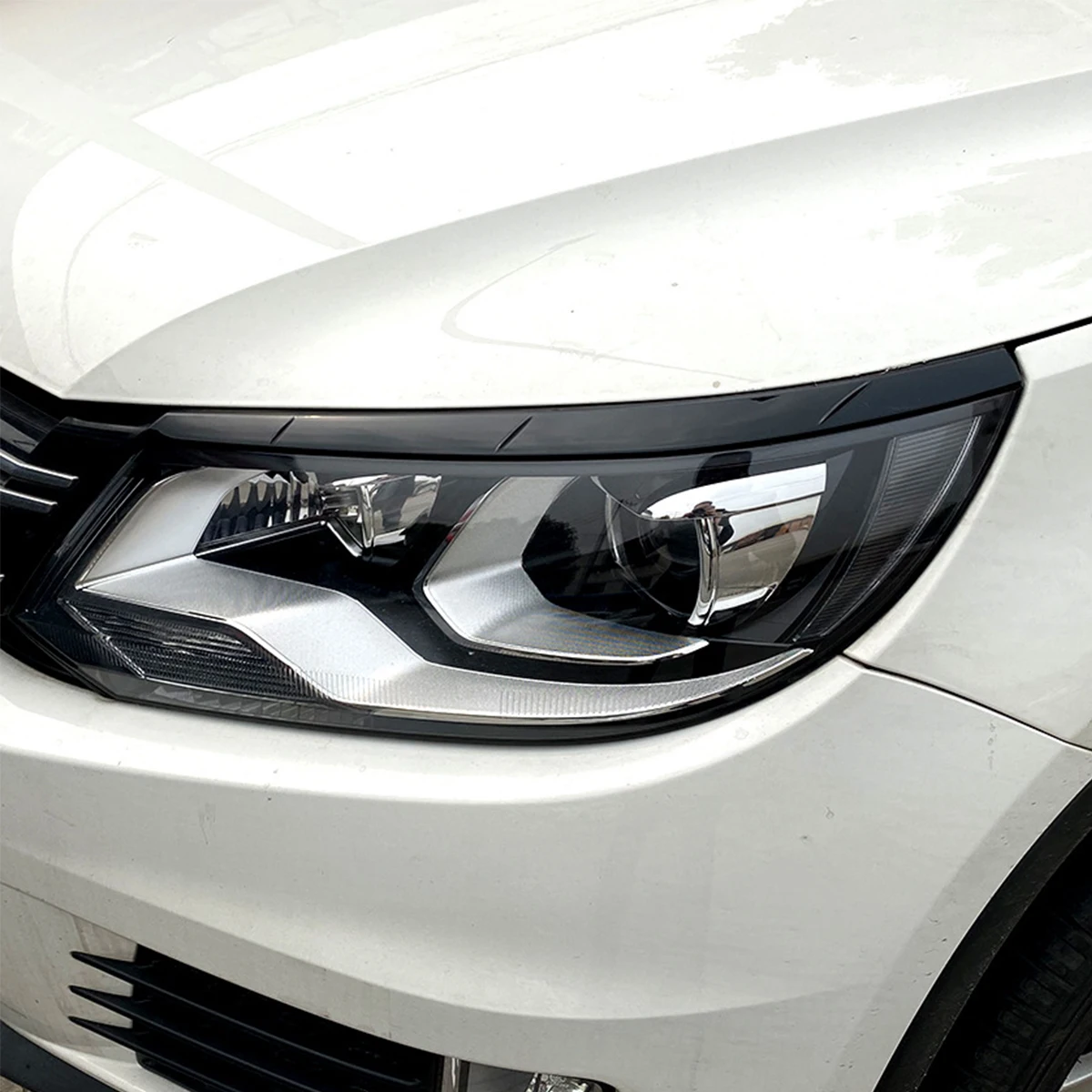 Car Front Headlight Eyebrow Eyelids Stickers For VOLKSWAGEN Tiguan MK1 2011 To 2016 Gloss Black Exterior Decoration Accessory
Car Front Headlight Eyebrow Eyelids Stickers For VOLKSWAGEN Tiguan MK1 2011 To 2016 Gloss Black Exterior Decoration Accessory