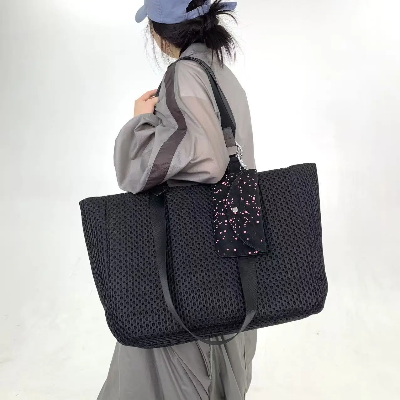 Women Black Mesh Tote Bag Set, Large Capacity Breathable Hollow Out Shoulder Bag with Detachable Pink Dotted Mini Purse
Women Black Mesh Tote Bag Set, Large Capacity Breathable Hollow Out Shoulder Bag with Detachable Pink Dotted Mini Purse