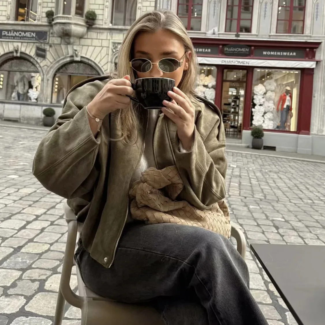 Женская замшевая текстурированная куртка-авиатор со свободными лацканами в европейском и американском стиле, весна-осень, новая модная верхняя одежда 
Женская замшевая текстурированная куртка-авиатор со свободными лацканами в европейском и американском стиле, весна-осень, новая модная верхняя одежда