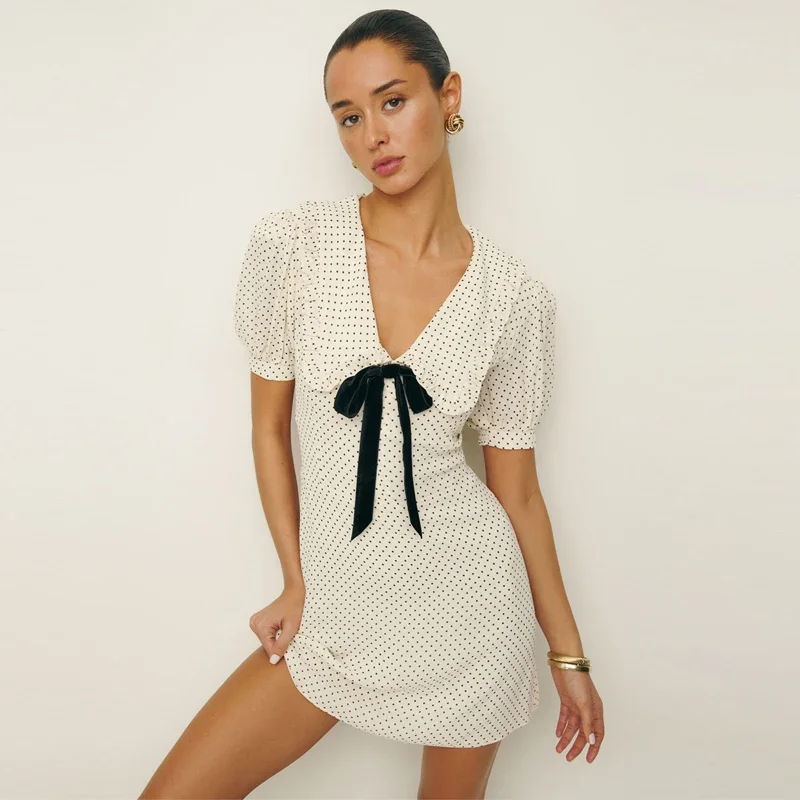 REF 24ss Women's Sexy Vintage V-Neck Dress French Nicole Slim Polka Dot Bubble Sleeve Dress Y2k Casual Dresses Luxury
REF 24ss Women's Sexy Vintage V-Neck Dress French Nicole Slim Polka Dot Bubble Sleeve Dress Y2k Casual Dresses Luxury