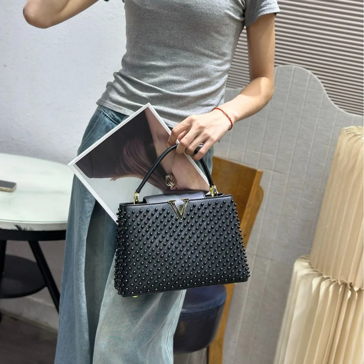 2025 Women's Pearl Bag Luxury Shoulder Tote Crossbody Purse Designer Elegant for Work Evening
2025 Women's Pearl Bag Luxury Shoulder Tote Crossbody Purse Designer Elegant for Work Evening