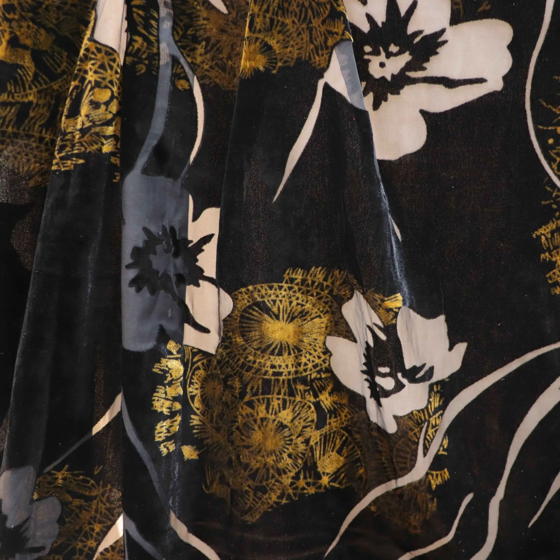 3416 Woven Velvet Brocade Sticky Velvet Printed Burnt out Burnt Velvet Fabric Nightdress Cheongsam
3416 Woven Velvet Brocade Sticky Velvet Printed Burnt out Burnt Velvet Fabric Nightdress Cheongsam