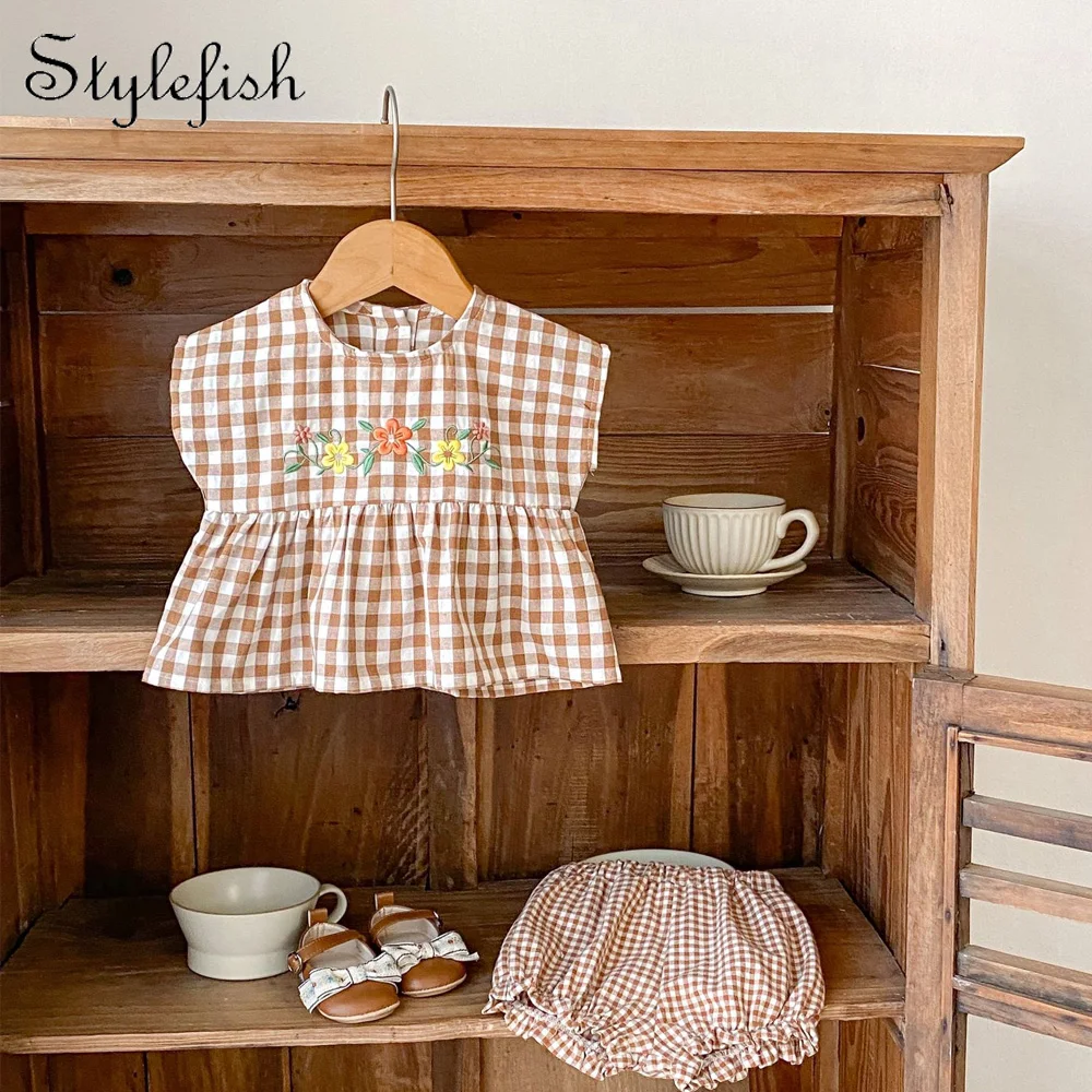 Summer new baby clothes for 0-3 years old, baby girl flower embroidery plaid suit casual all-match two-piece set
Summer new baby clothes for 0-3 years old, baby girl flower embroidery plaid suit casual all-match two-piece set