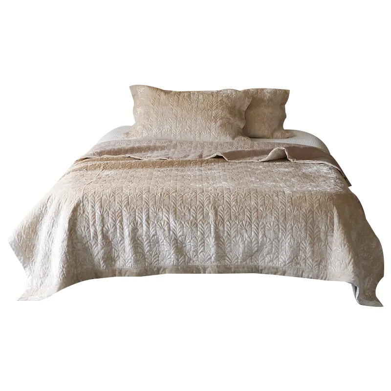 One side of luxury gilt velvet, one side of tencel bed cover, three-piece set of cotton sheets, universal tatami in all seasons
One side of luxury gilt velvet, one side of tencel bed cover, three-piece set of cotton sheets, universal tatami in all seasons