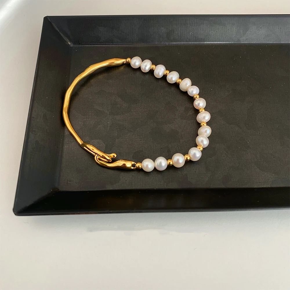 Vintage Temperament Asymmetric natural pearls Bracelet for women's bracelet Jewelry woman accessories
Vintage Temperament Asymmetric natural pearls Bracelet for women's bracelet Jewelry woman accessories