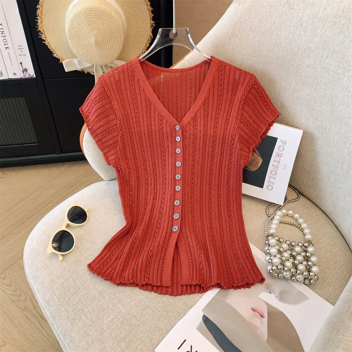 Little Fragrance Sweet V-neck Cut-out Knitted Cardigan Women's 2024 Summer New French Temperament Slim Cropped Top
Little Fragrance Sweet V-neck Cut-out Knitted Cardigan Women's 2024 Summer New French Temperament Slim Cropped Top
