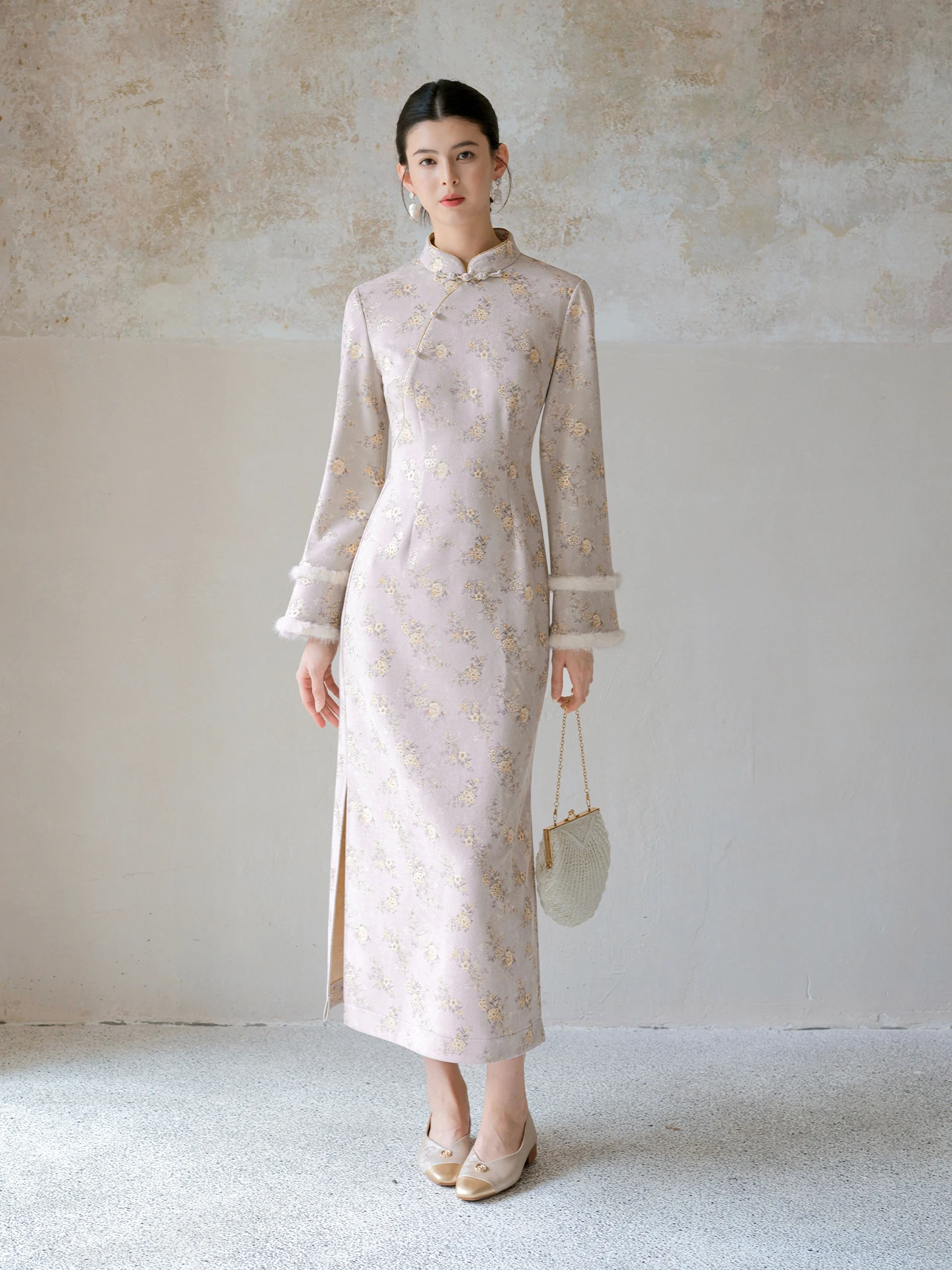 Новое китайское длинное платье-ципао для женщин, зимнее, модное, класса люкс, на каждый день, в национальном стиле, с отделкой из меха норки, от Chui i
Новое китайское длинное платье-ципао для женщин, зимнее, модное, класса люкс, на каждый день, в национальном стиле, с отделкой из меха норки, от Chui i