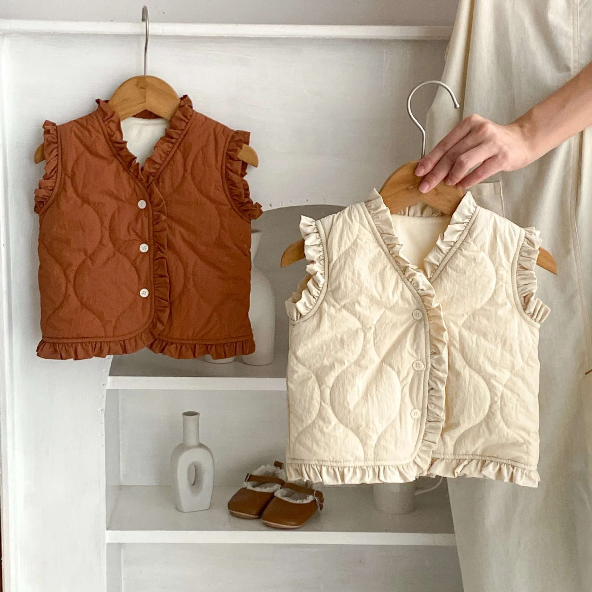 2024 Autumn New Baby Girl Sleeveless Warm Vest Solid Infant Plus Velvet Thick Coat Girls Cute Lace Vest Jacket V-neck Cardigan
2024 Autumn New Baby Girl Sleeveless Warm Vest Solid Infant Plus Velvet Thick Coat Girls Cute Lace Vest Jacket V-neck Cardigan
