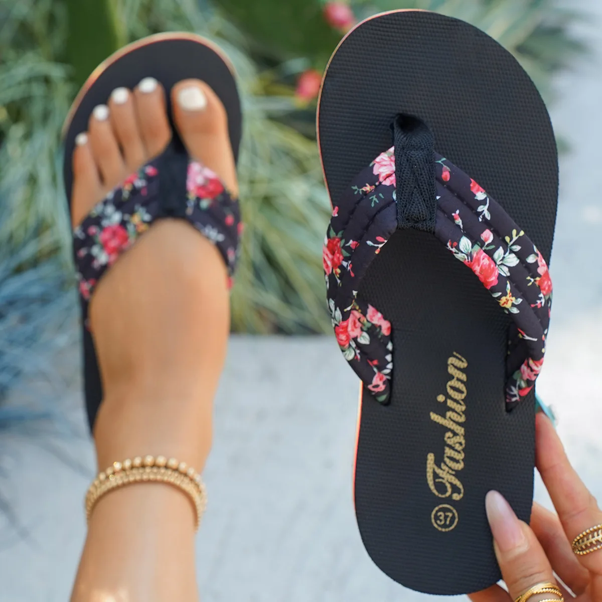 Summer Ligtweight Shoes Woman Sandals Non-Slip Beach Flip Flops Flat Beach Slippers Shoes Indoor House Slides Chanclas Mujer
Summer Ligtweight Shoes Woman Sandals Non-Slip Beach Flip Flops Flat Beach Slippers Shoes Indoor House Slides Chanclas Mujer