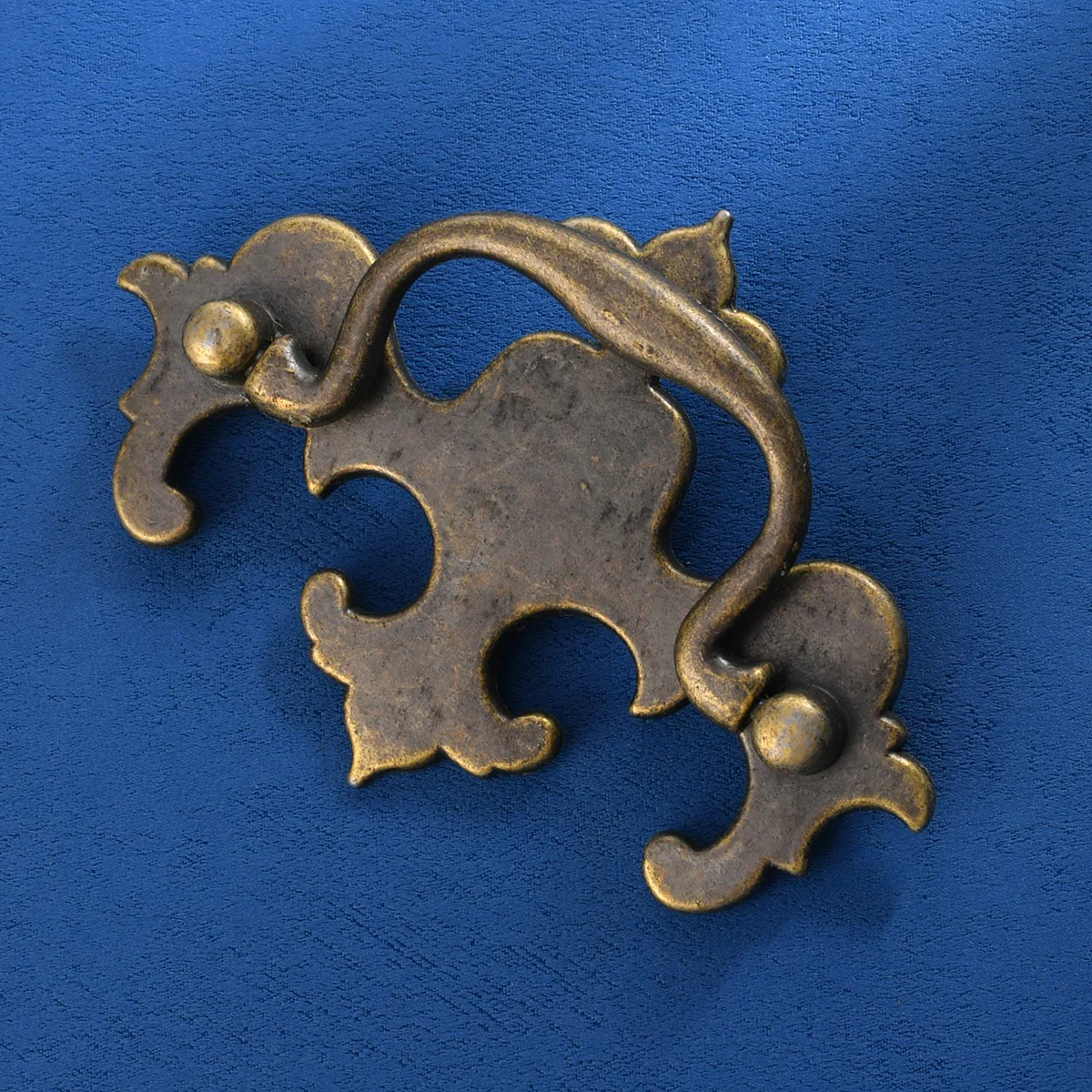 Антикварные дверные ручки шкафа в европейском стиле, ручки ящиков, дверная фурнитура шкафа и небольшие ручки в форме стержня.
Антикварные дверные ручки шкафа в европейском стиле, ручки ящиков, дверная фурнитура шкафа и небольшие ручки в форме стержня.