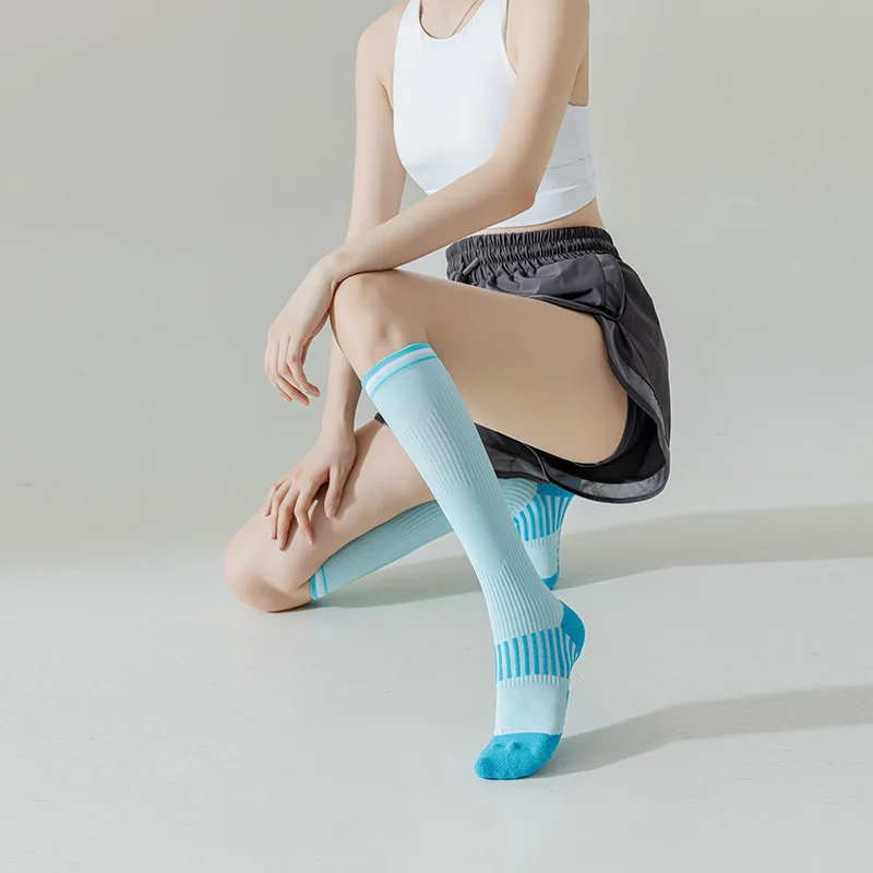 Outdoor sports socks for women in spring and summer, long tube muscles, compression socks, fitness skipping rope, jumping
Outdoor sports socks for women in spring and summer, long tube muscles, compression socks, fitness skipping rope, jumping