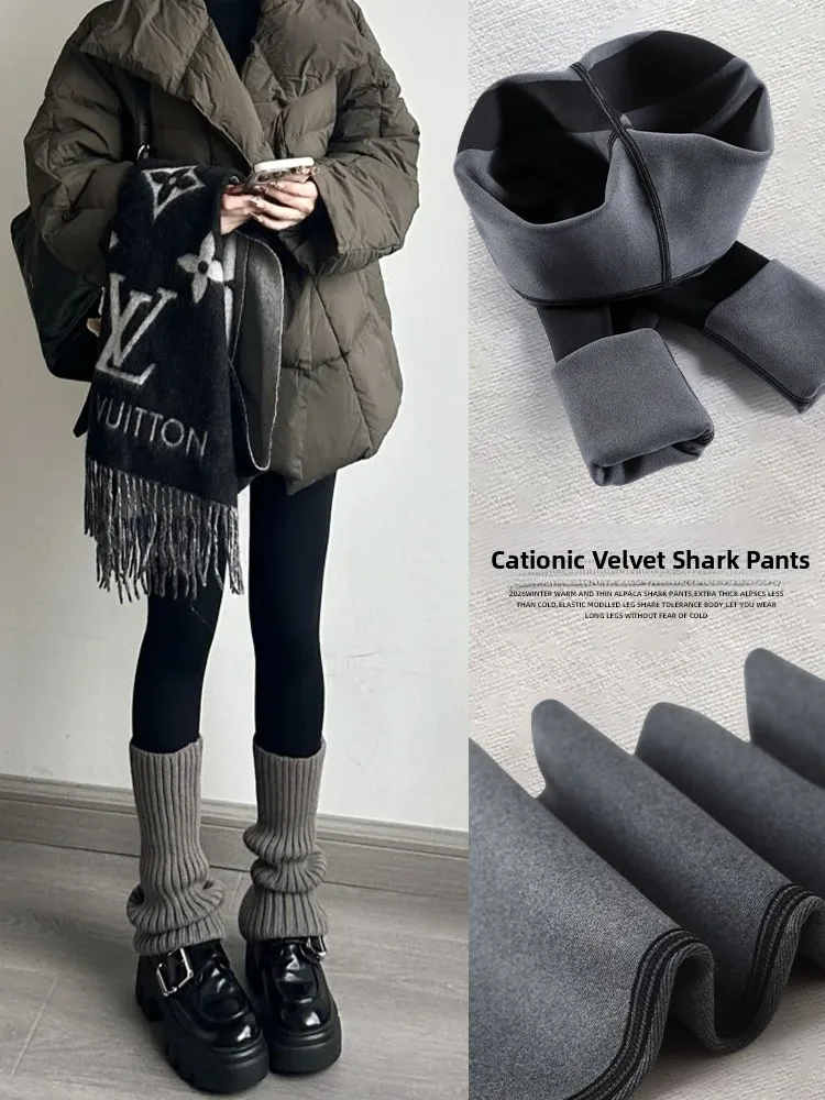 Высокоэластичные утепленные зимние брюки для йоги, женские леггинсы с высокой талией, удобные, нескользящие.
Высокоэластичные утепленные зимние брюки для йоги, женские леггинсы с высокой талией, удобные, нескользящие.