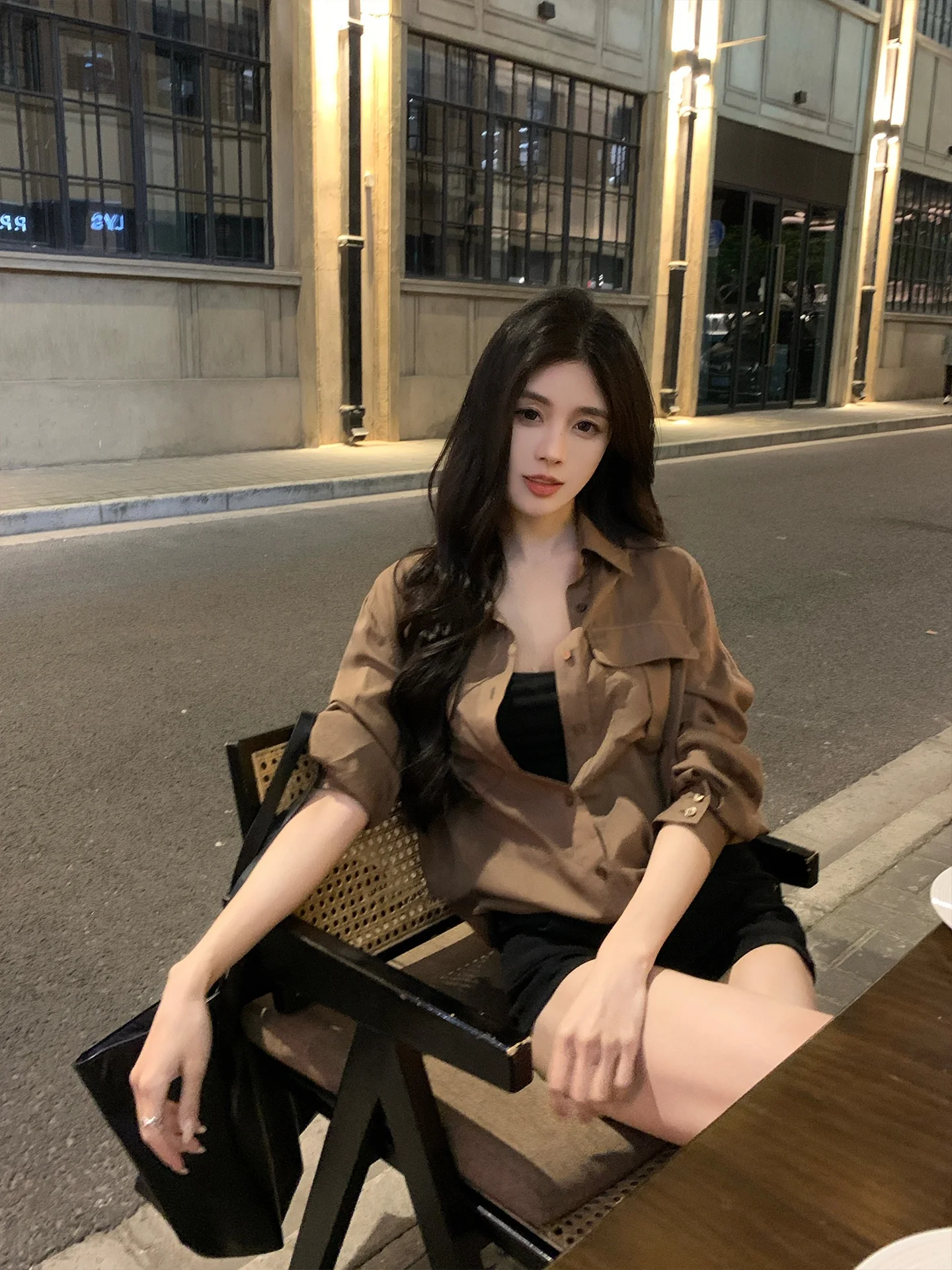 Повседневная свободная женская рубашка с длинным рукавом Xianglu, легкая, дышащая, кофейного цвета, из шелка и лиоцелла, комфортная, свободного кроя.
Повседневная свободная женская рубашка с длинным рукавом Xianglu, легкая, дышащая, кофейного цвета, из шелка и лиоцелла, комфортная, свободного кроя.