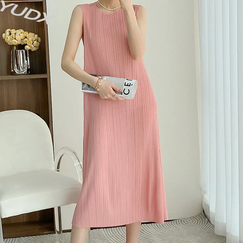 YUDX Miyake Style Elegant Simple Casual Comfortable Dress Women's Summer 2023 New Round Neck Pleated Sleeveless Mid-Length Dress
YUDX Miyake Style Elegant Simple Casual Comfortable Dress Women's Summer 2023 New Round Neck Pleated Sleeveless Mid-Length Dress