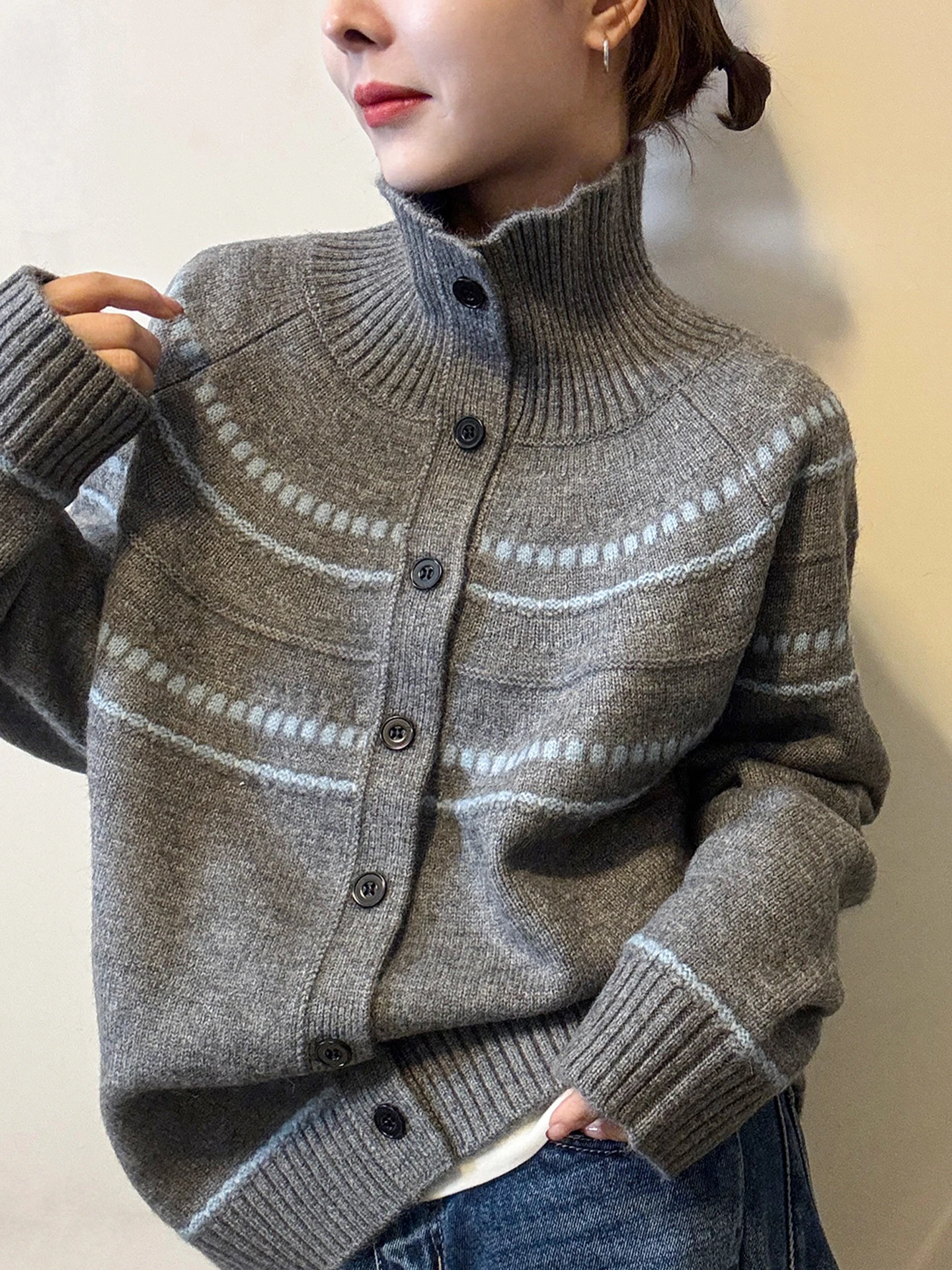 Корейский трикотаж Sle Long Sve Camere, женский цветной свитер на одной пуговице, модный универсальный осенне-зимний свитер
Корейский трикотаж Sle Long Sve Camere, женский цветной свитер на одной пуговице, модный универсальный осенне-зимний свитер