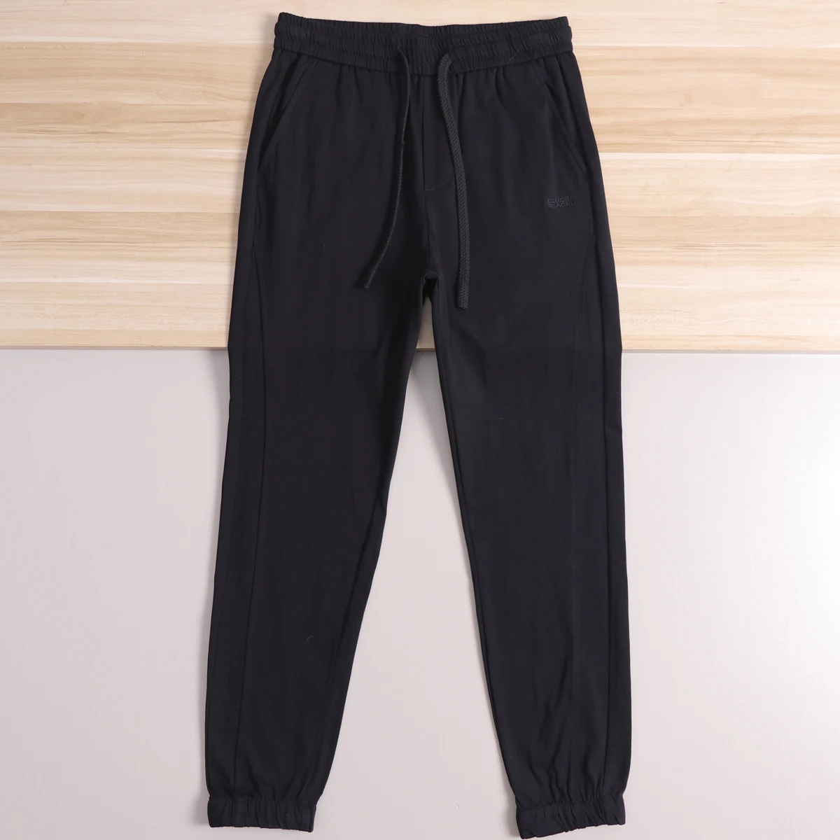 Men's Spring Summer Thin Breathable Pure Cotton Black Elastic Waist Sports Pants Casual Loose Fit Cuffed Lightweight Trousers
Men's Spring Summer Thin Breathable Pure Cotton Black Elastic Waist Sports Pants Casual Loose Fit Cuffed Lightweight Trousers