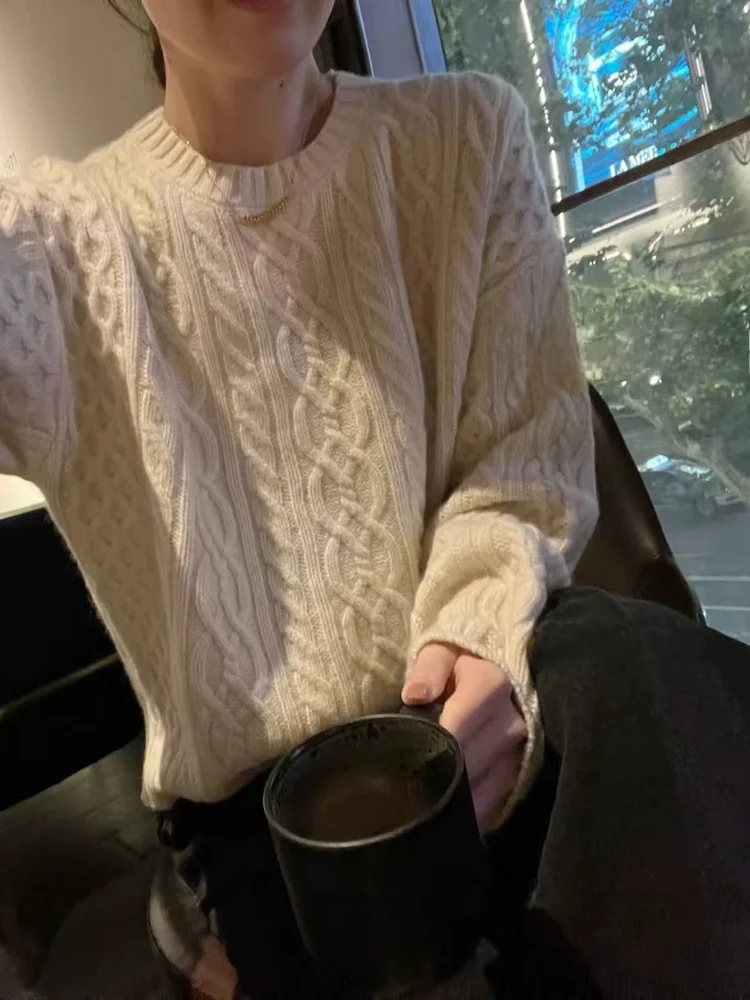 Qui very! Autumn Dongdaemun Classic Twist Knitted Sweater Women's round Ne Loose Soft Texture Casual Top
Qui very! Autumn Dongdaemun Classic Twist Knitted Sweater Women's round Ne Loose Soft Texture Casual Top