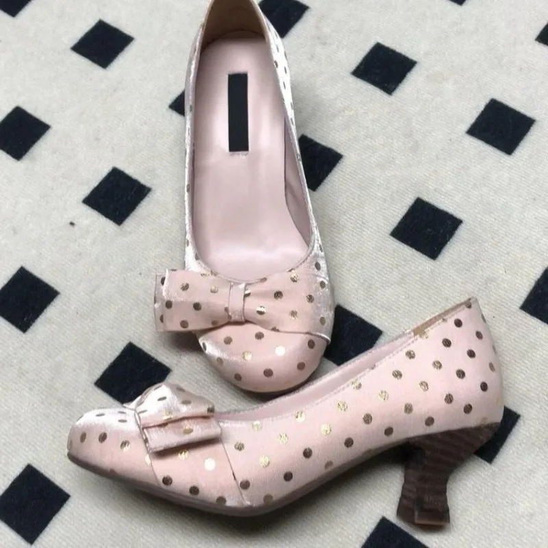 Vintage Round Toe High Heels Women French Bow Slip-on Non-Slip Wear-Resistant Block Heels
Vintage Round Toe High Heels Women French Bow Slip-on Non-Slip Wear-Resistant Block Heels