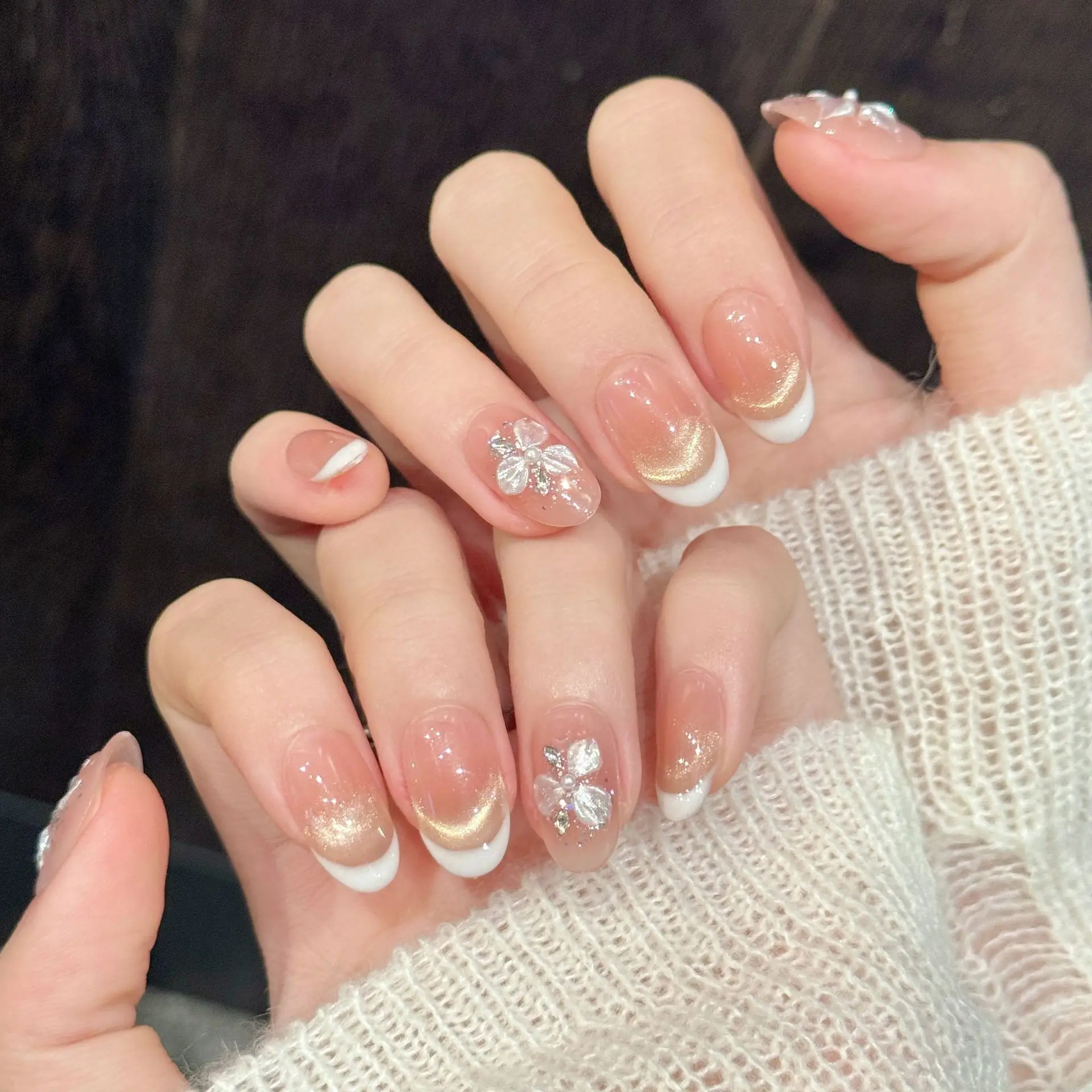 10Pcs Cat's Eye Nail Tips Short Almond Press on Fake Nails with Broken Diamond White French Flower Pattern Handmade False Nails
10Pcs Cat's Eye Nail Tips Short Almond Press on Fake Nails with Broken Diamond White French Flower Pattern Handmade False Nails