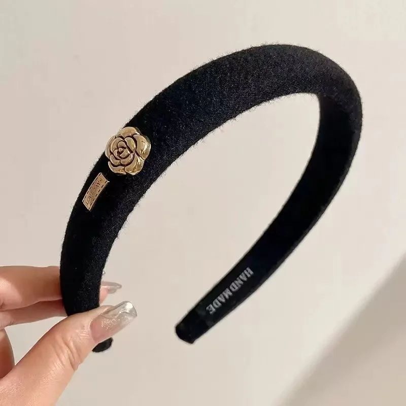 New Small Fragrant Wind Camellia Headband for Women Elegant Fashion Girl Retro Sponge Hair Band
New Small Fragrant Wind Camellia Headband for Women Elegant Fashion Girl Retro Sponge Hair Band