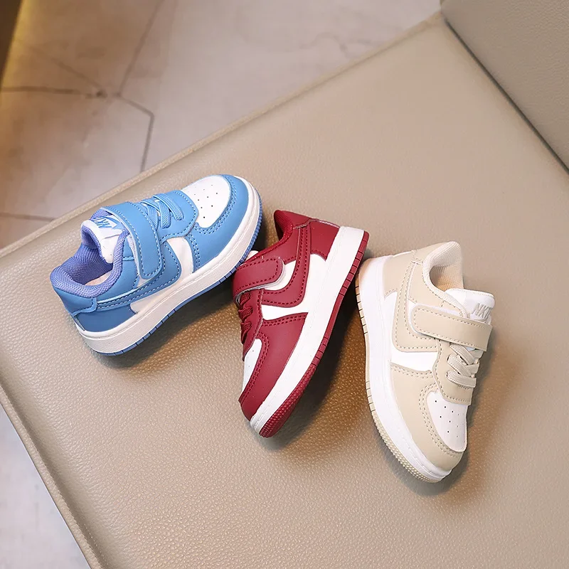 Children's Sports Shoes Low-Top Soft Bottom Color Blocking Board Shoes Boys and Girls Fashionable Hundred Non-slip Casual Shoes
Children's Sports Shoes Low-Top Soft Bottom Color Blocking Board Shoes Boys and Girls Fashionable Hundred Non-slip Casual Shoes