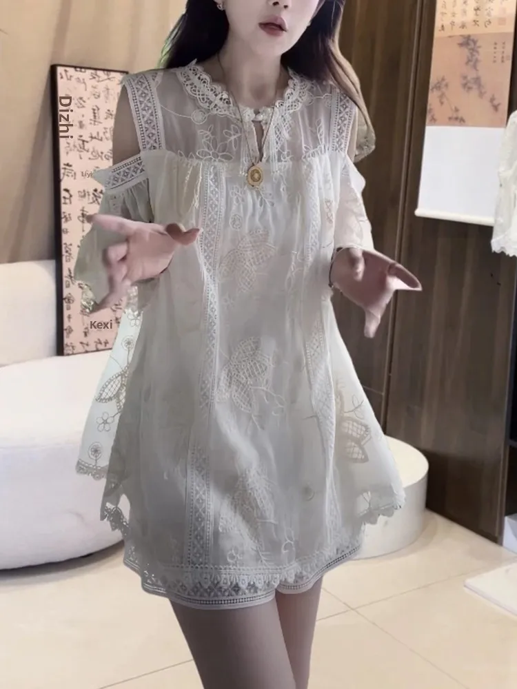 New Chinese Style Lace Splicing Shoulder Bared Casual Shorts Two-Piece Set for Women Summer Soft Airy Fashionable Ensemble
New Chinese Style Lace Splicing Shoulder Bared Casual Shorts Two-Piece Set for Women Summer Soft Airy Fashionable Ensemble
